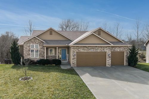 640 Shady Bend Dr, Tonganoxie, KS, 66086-4508 | Card Image
