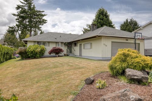 218 Holly Ln, Cosmopolis, WA, 98537-3931 | Card Image