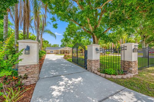 15314 Lake Magdalene Blvd, Tampa, FL, 33618-1510 | Card Image