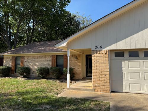 209 Magnolia Ln, Chandler, TX, 75758-2364 | Card Image
