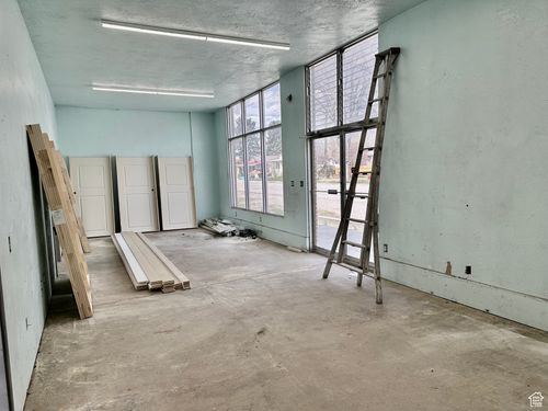 1-220 S 200 W, Tremonton, UT, 84337-1825 | Card Image