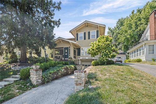5532 Central St, Kansas City, MO, 64113-1206 | Card Image