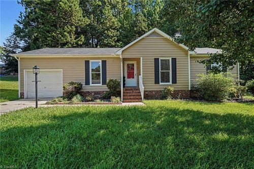 627 Woodland Cir, Asheboro, NC, 27203-4583 | Card Image