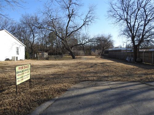 410 W Fairview St, Sherman, TX, 75092-3728 | Card Image