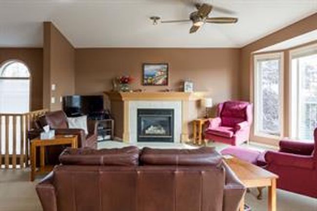 59 - 100 Signature Way Sw, Home with 3 bedrooms, 3 bathrooms and 3 parking in Calgary AB | Image 4