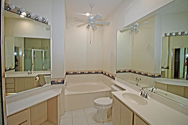 8048 Se Double Tree Dr, House other with 3 bedrooms, 2 bathrooms and null parking in Hobe Sound FL | Image 15