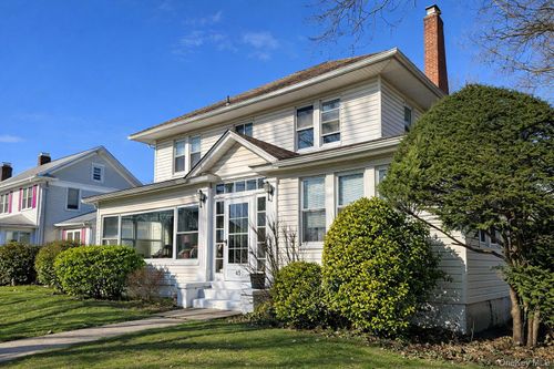 60 Lloyd Ave, Lynbrook, NY, 11563-4045 | Card Image