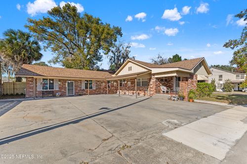 34 N College St, Macclenny, FL, 32063-2130 | Card Image