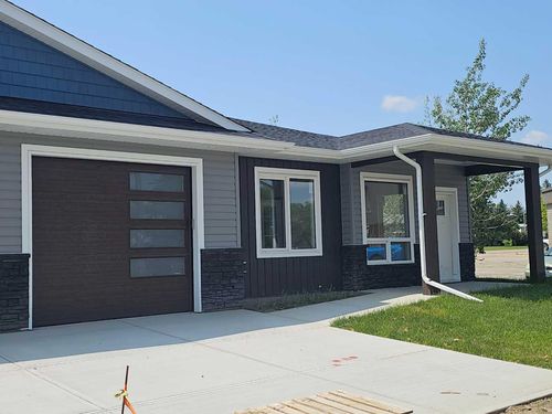 4-4738 49a Ave, Lacombe, AB, T4L1N4 | Card Image