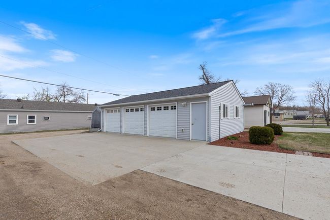 105 9 Th St W, House other with 6 bedrooms, 2 bathrooms and null parking in Canby MN | Image 10
