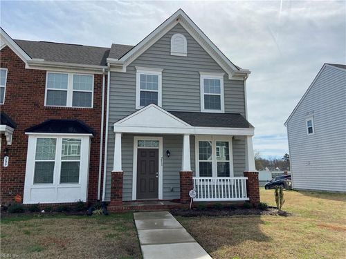 211 Goldenstar Ln, Portsmouth, VA, 23701-4323 | Card Image