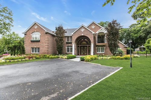 135 Round Swamp Rd, Huntington, NY, 11743-6435 | Card Image