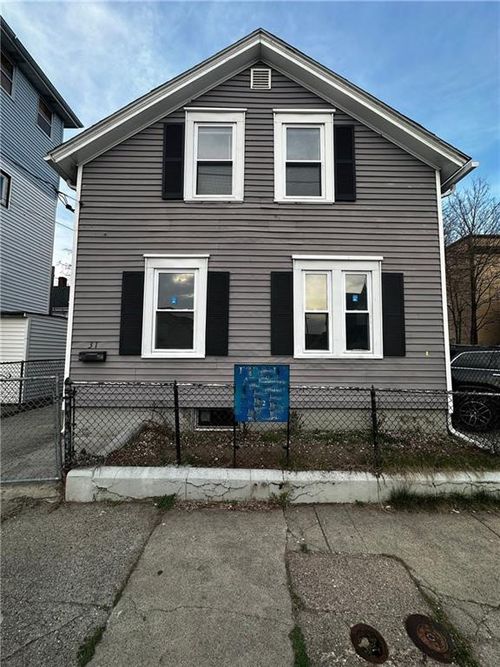 31 Bagley St, Pawtucket, RI, 02860-2849 | Card Image