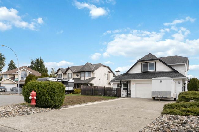 6030 189 Street, House other with 4 bedrooms, 2 bathrooms and 6 parking in Surrey BC | Image 1