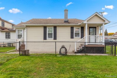 1034 Walnut Street, Home with 2 bedrooms, 1 bathrooms and null parking in Wyandotte MI | Image 2