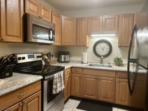 110 Federal Hill Rd, Pompton Lakes, NJ, 07442-2040 | Card Image