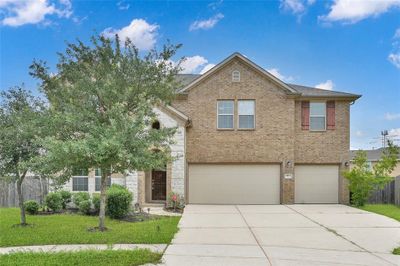 This property features a 3 car garage with a true 3 car driveway! | Image 2