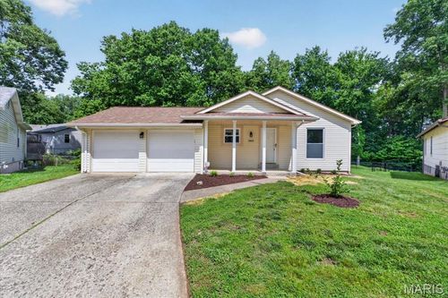 2463 Village Glen Ct, Maryland Heights, MO, 63043-1529 | Card Image