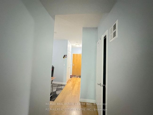 301 - 3939 Duke Of York Blvd, Condo with 2 bedrooms, 2 bathrooms and null parking in Mississauga ON | Image 4