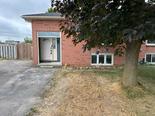 317 William St N, Lindsay, ON, K9V6A6 | Card Image