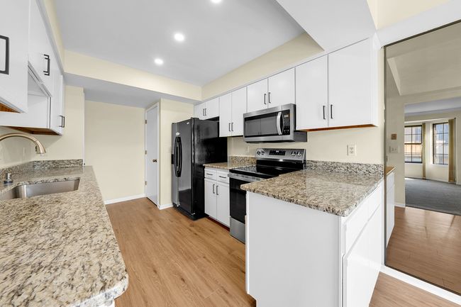 269 Meadow Bridge Dr, Condo with 2 bedrooms, 2 bathrooms and null parking in Rochester Hills MI | Image 6