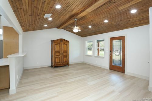 518 Pecan St, Bandera, TX, 78003-2000 | Card Image