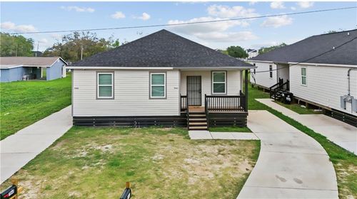 7935 37 Read Boulevard, New Orleans, LA, 70127 | Card Image
