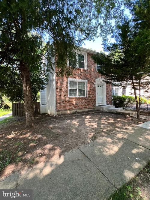8156 Dark Den Cir, SPRINGFIELD, VA, 22153-3712 | Card Image