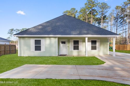 6817 Martin Bluff Rd, Gautier, MS, 39553-4333 | Card Image