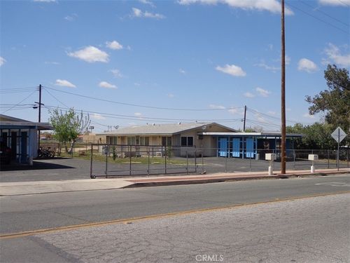 b-9120 G Ave, Hesperia, CA, 92345-8116 | Card Image