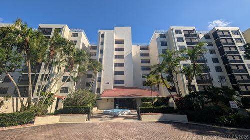 810-105 Lake Emerald Dr, Oakland Park, FL, 33309-6293 | Card Image