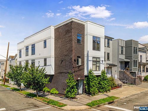 31 12th Ave, Paterson, NJ, 07501-1228 | Card Image