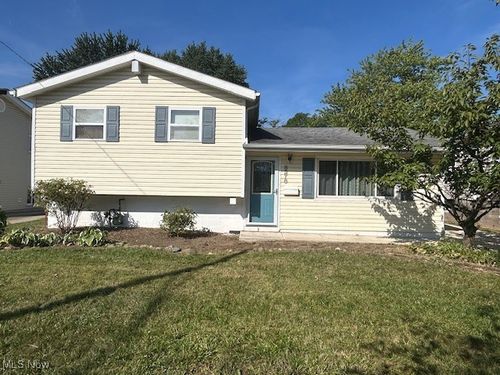 6378 Edgehurst Dr, Brook Park, OH, 44142-3720 | Card Image