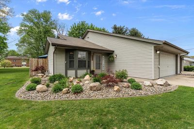 1501 Pine Ridge Court, Condo with 2 bedrooms, 1 bathrooms and null parking in Elkhart IN | Image 1