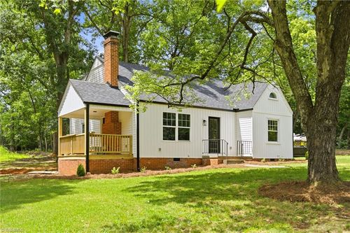 3734 E Lee St, Greensboro, NC, 27406-9025 | Card Image