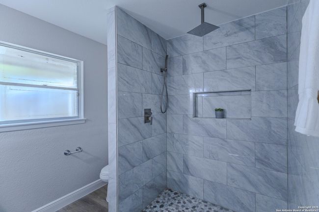 10215 Rafter O Trl, House other with 5 bedrooms, 2 bathrooms and null parking in Helotes TX | Image 15