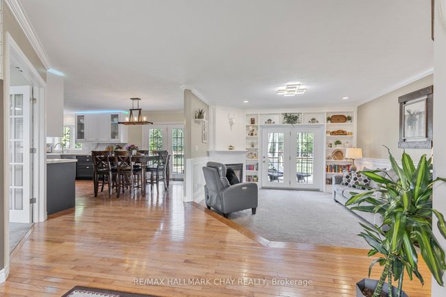8 Penny Lane, House other with 3 bedrooms, 2 bathrooms and 6 parking in Wasaga Beach ON | Image 5