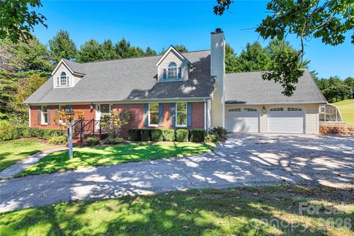 618 Windover Dr, Brevard, NC, 28712-9377 | Card Image