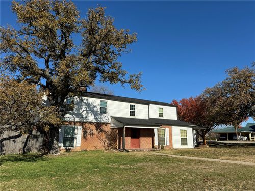 610 W Cedar St, Nocona, TX, 76255-2518 | Card Image