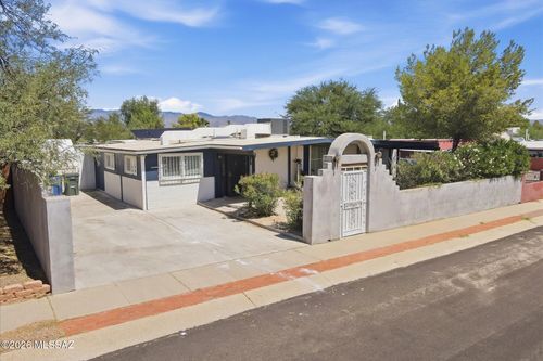 8211 E Nicaragua Dr, Tucson, AZ, 85730-3508 | Card Image