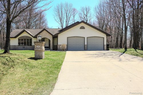 2821 3rd Ave W, Gladstone, MI, 49837-2164 | Card Image