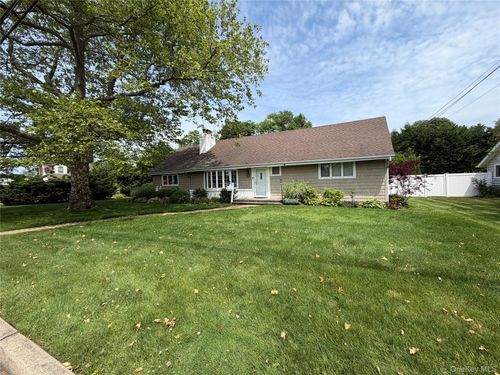 3 Deeringwood Ln, Babylon, NY, 11702-4212 | Card Image