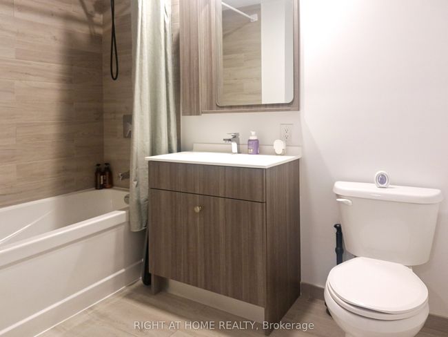 1107 - 75 Canterbury Pl, Condo with 2 bedrooms, 2 bathrooms and 1 parking in North York ON | Image 12