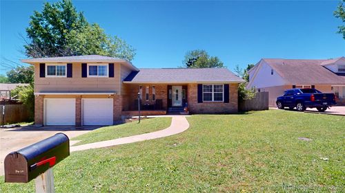 2205 Foster Dr, Ada, OK, 74820-4429 | Card Image