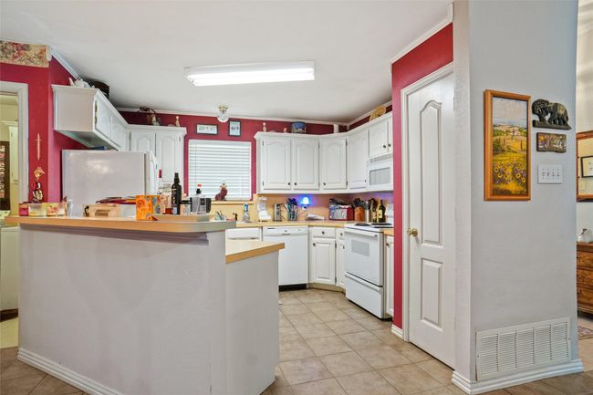 6813 Gregg Rd, House other with 3 bedrooms, 2 bathrooms and null parking in Krum TX | Image 9