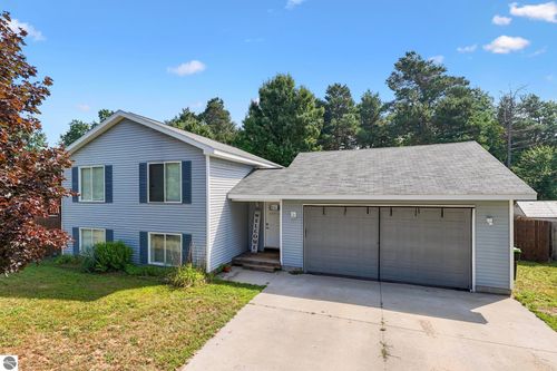 3057 Crimson Ranch Ln, Traverse City, MI, 49685-9767 | Card Image
