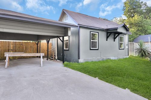 601 Booker T Washington St, Conroe, TX, 77301-3814 | Card Image