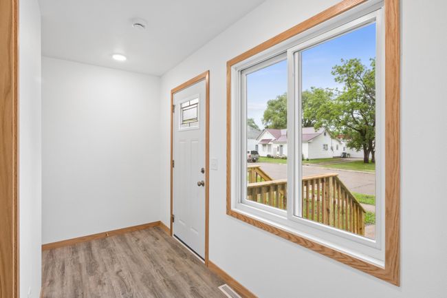 Front Entry | Image 26