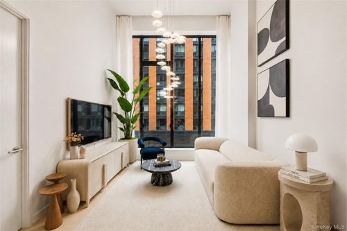 2d-25-08 43rd Ave, Long Island City, NY, 11101-3634 | Card Image