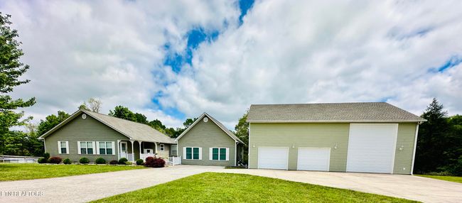 813 Clear Creek Pkwy, House other with 4 bedrooms, 3 bathrooms and null parking in Clarkrange TN | Image 5